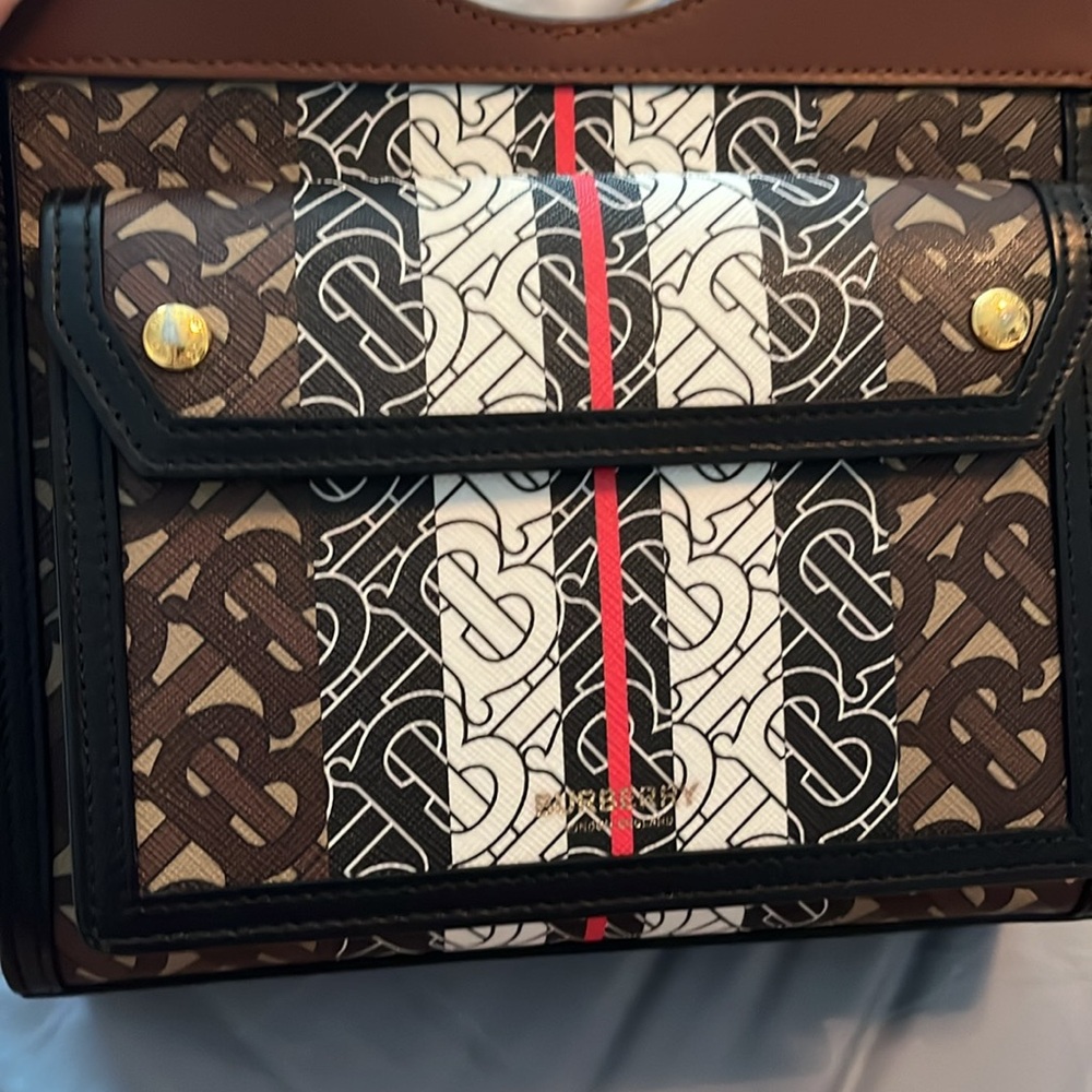 Burberry small handle bag 1 free wallet - Picture 3 of 15
